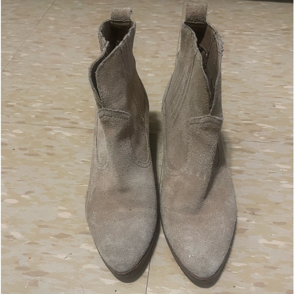 Size 6.5 beige women’s Steve Madden boots